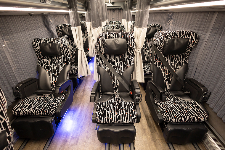 2階の独立したシート配置