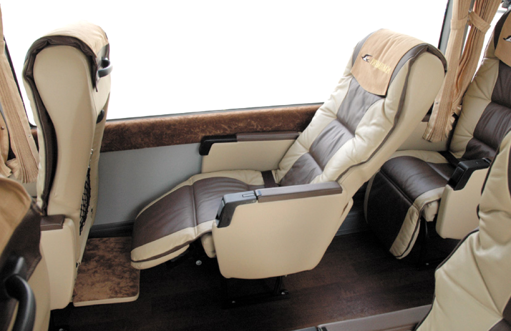 [車内]オリジナル本革リクライニングシート