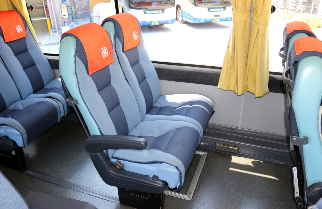 [車内]前後間隔の広い座席